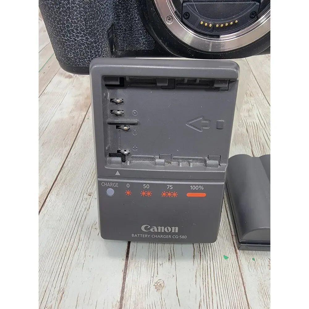 Canon EOS 50D 15.1 MP Digital SLR Camera Body Only W/Battery's & Charger Works